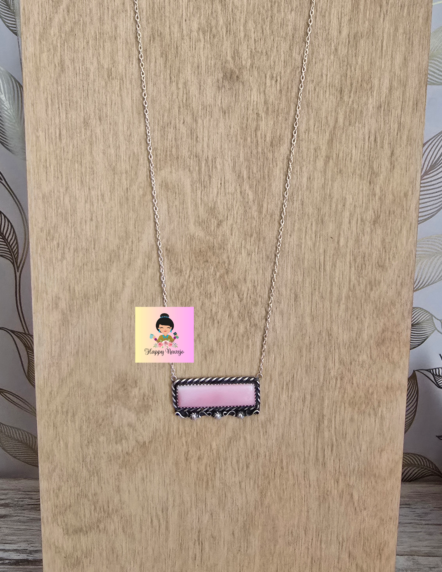Pink conch pendant necklace